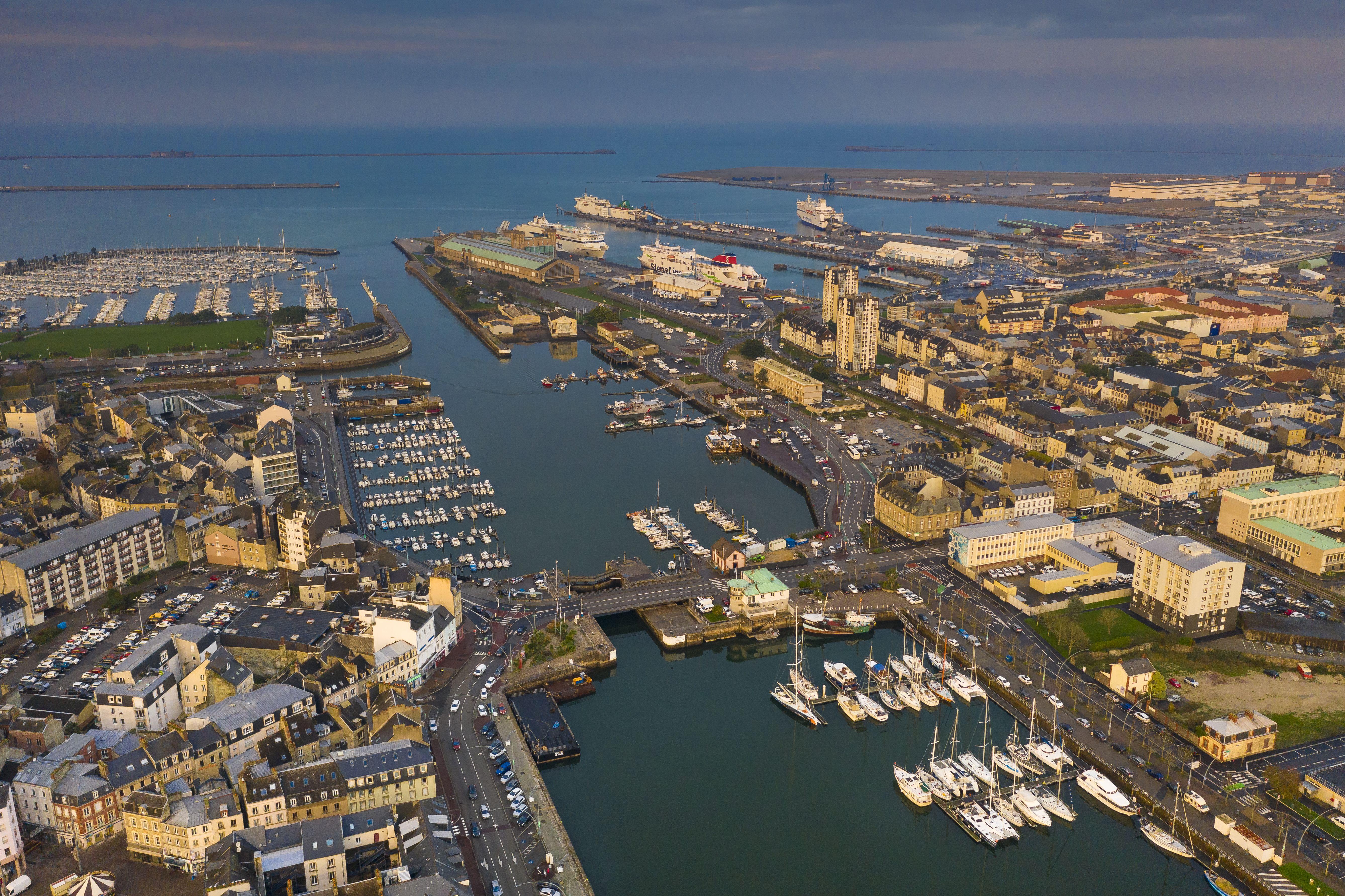 Vue aérienne port de Cherbourg