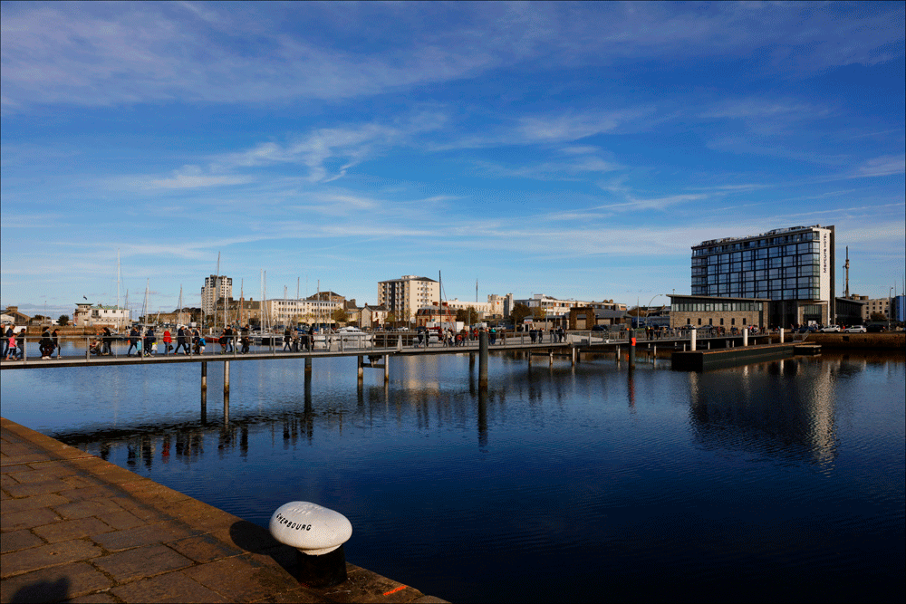 La passerelle Michel Legrand à Cherbourg