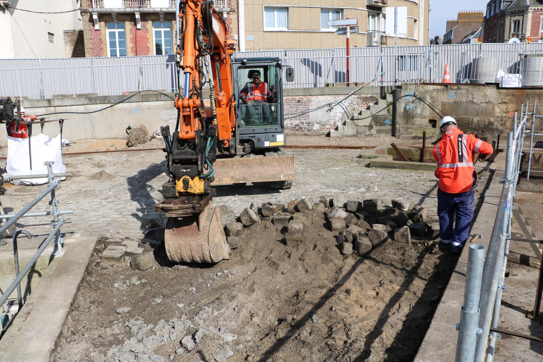 Dépose des pavés - travaux pont Colbert